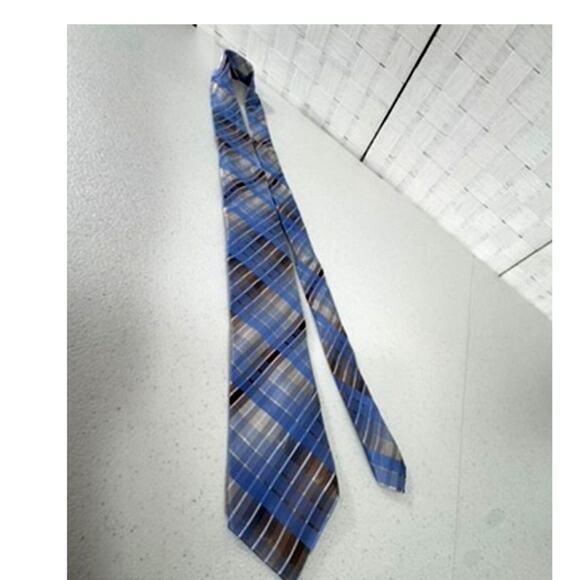 "Kenneth Cole" Reaction, 60" Men's Tie, RN#121148, Made In China, 100% Silk - Picture 2 of 9